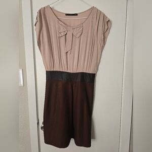 Elegant Two-Tone Dress with Bow Detail